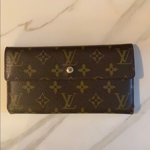 COPY (original listing in closet as well, not sold) Louis Vuitton wallet🌙